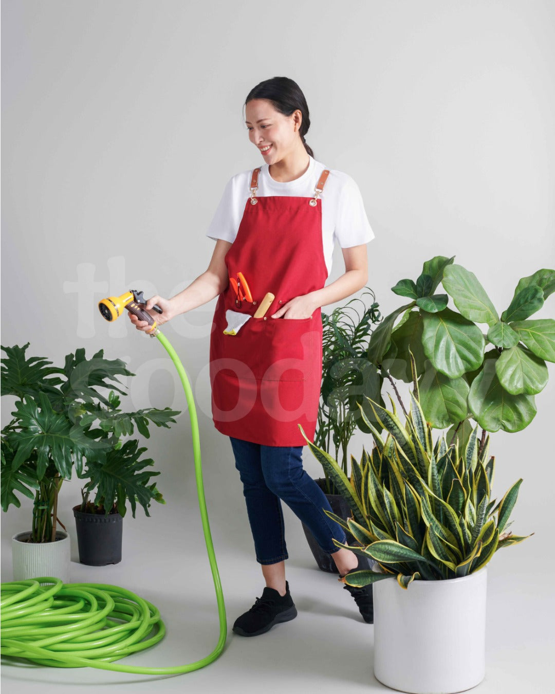 AP04 Apron with 2 Pockets